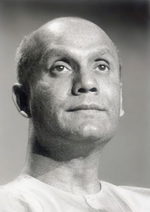Sri-Chinmoy-meditate-2.jpg